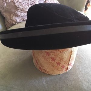 Vintage black Velvet hat